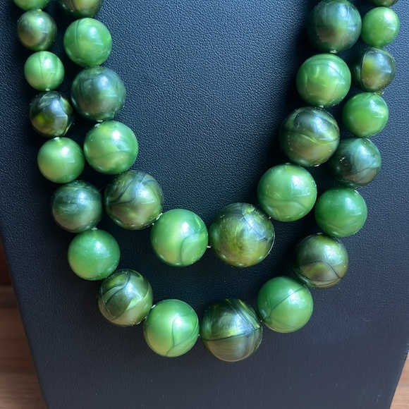 Vintage CORO 2 strand marbled green graduated bead necklace - Picture 4 of 7